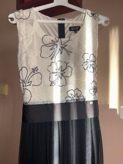 Официална рокля на LUCY