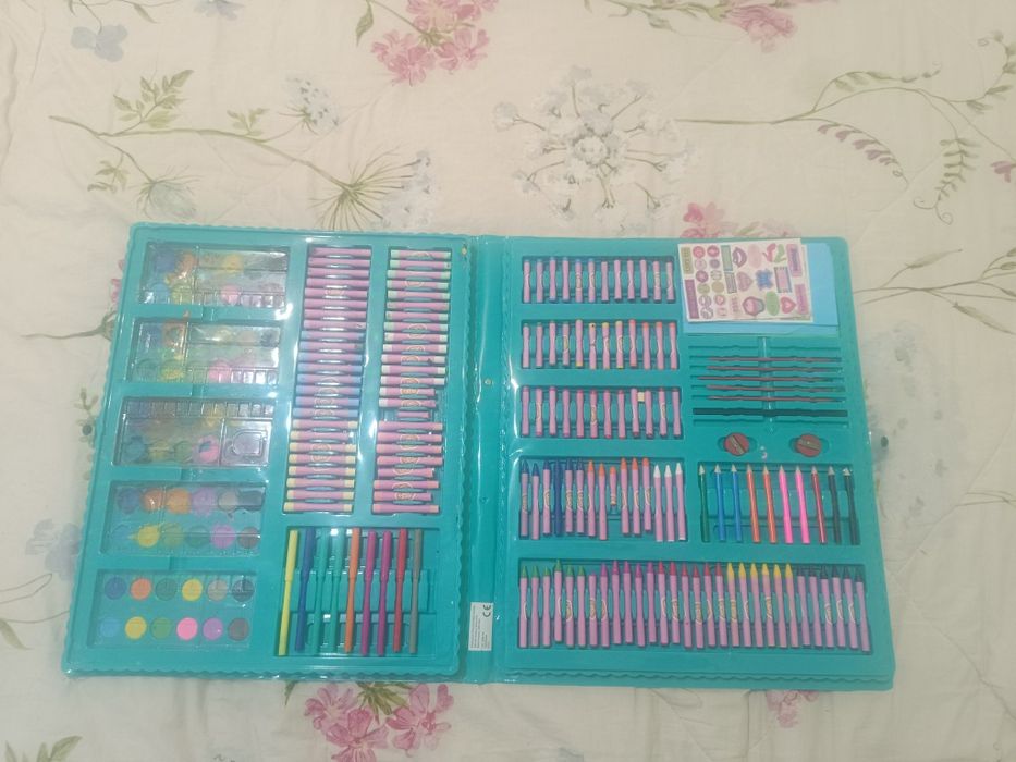 Куфар за рисуване 250 части