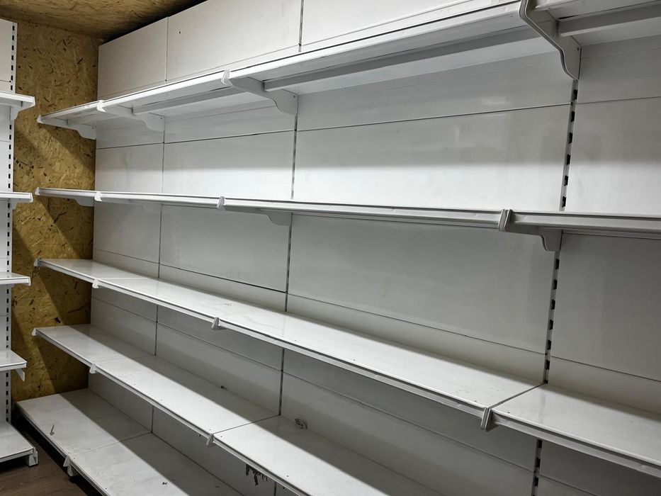 Витрина 6 полок в отличном состоянии