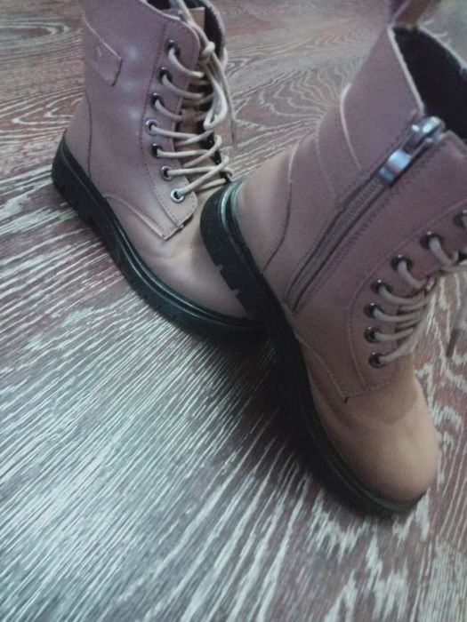 Продам ботинки и красовки