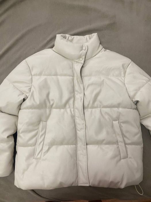 Продам женскую куртку утепленную