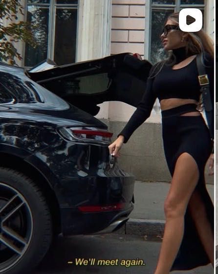 Дамски комплект от две части – пола с цепка и топ.