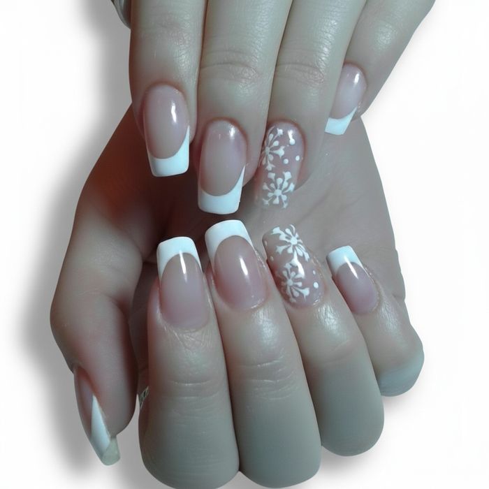 Маникюр, педикюр.