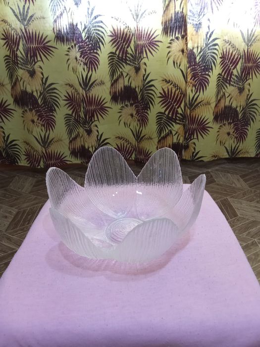 г.Навои. Продам 2 новые,  хрустальные салатницы - набор. Япония.