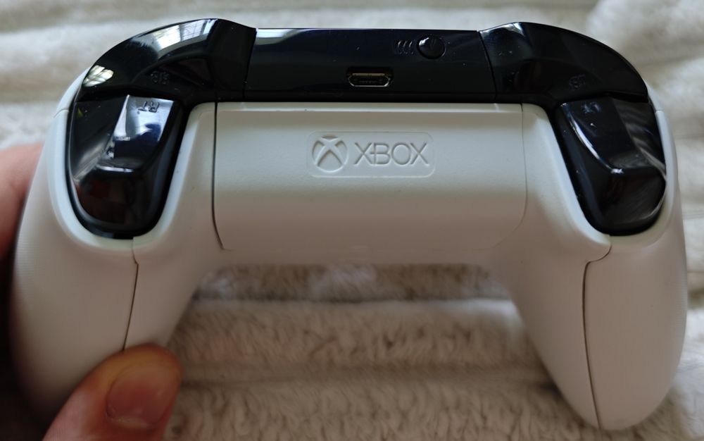 Xbox one S 1TB   и два джойстика