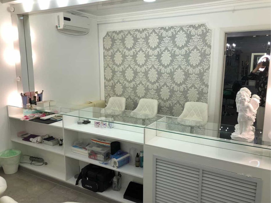 Салон красоты 200000 + ком. услуги и кск 12000 тенге