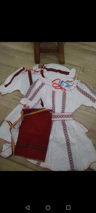 Costum tradițional pentru fete