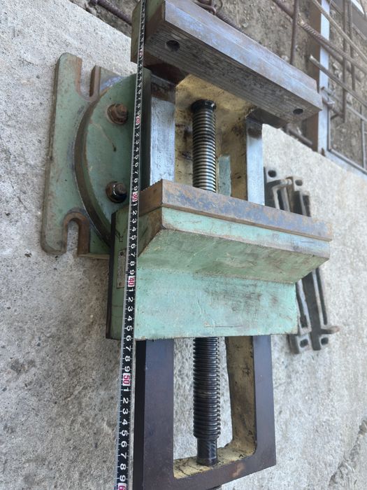 Продам тиски новые