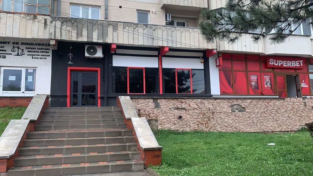 Spațiu comercial 70 mp de închiriat – zonă centrală Dorohoi – vitrină stradală