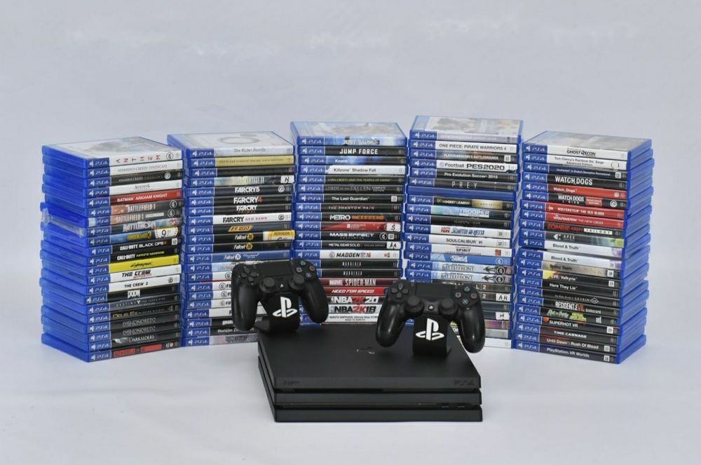 PS 4 Playstation 4 PRO cu manete si jocuri