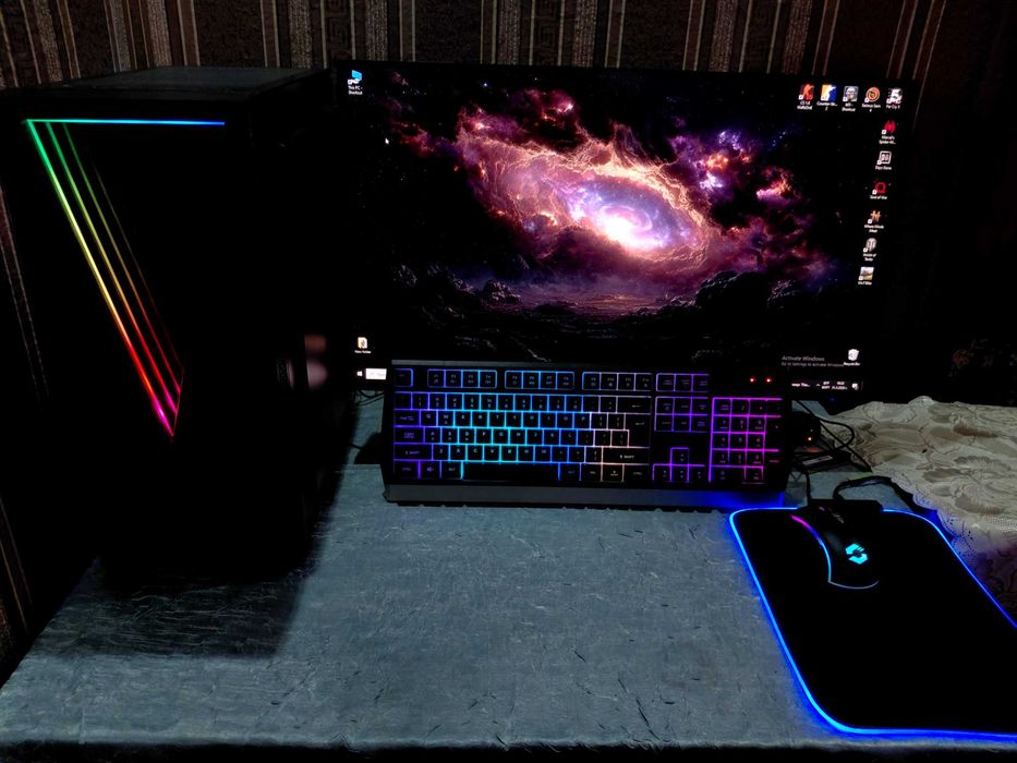 геймърски компютър + нов монитор