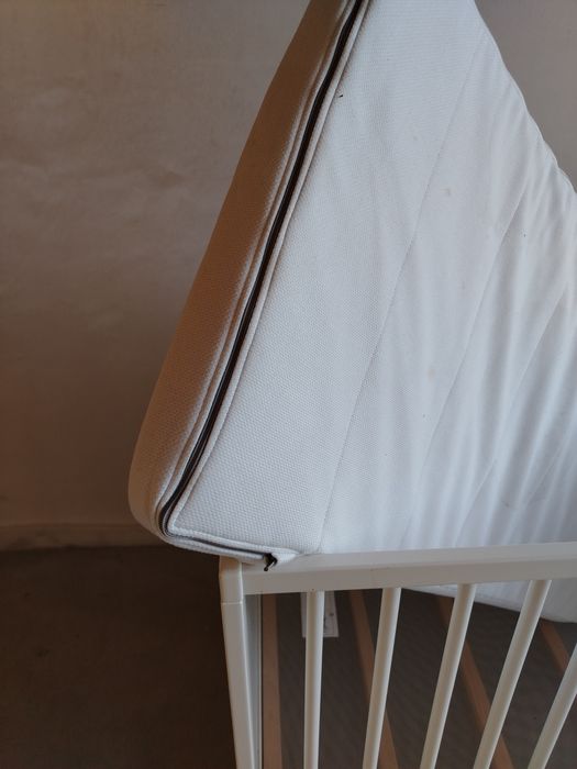 Дървено бяло  легло