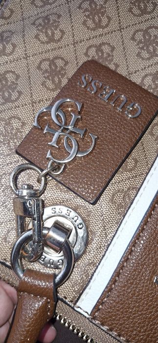 Geanta Guess est 1981