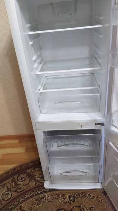 Продам двухкамерный холодильник LG