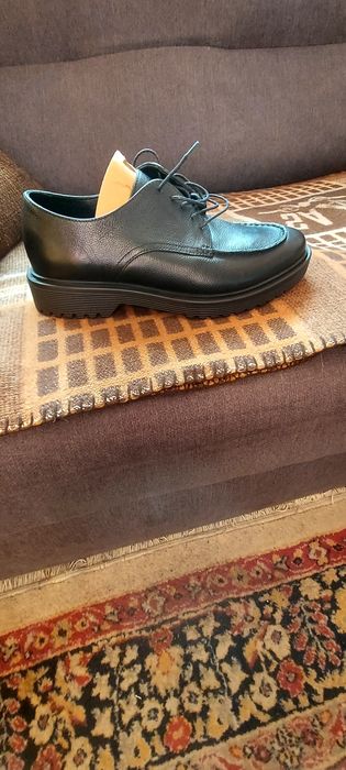 Pantofi din piele naturala noi