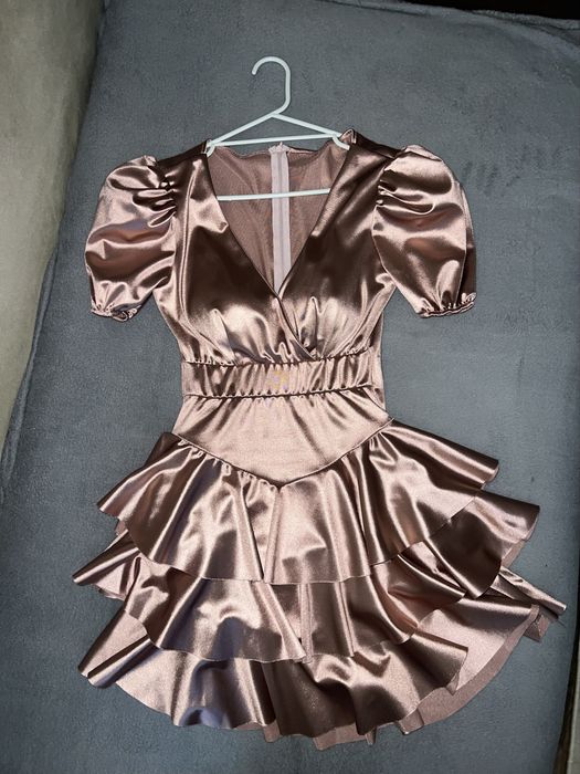 Rochie roz cu volanase