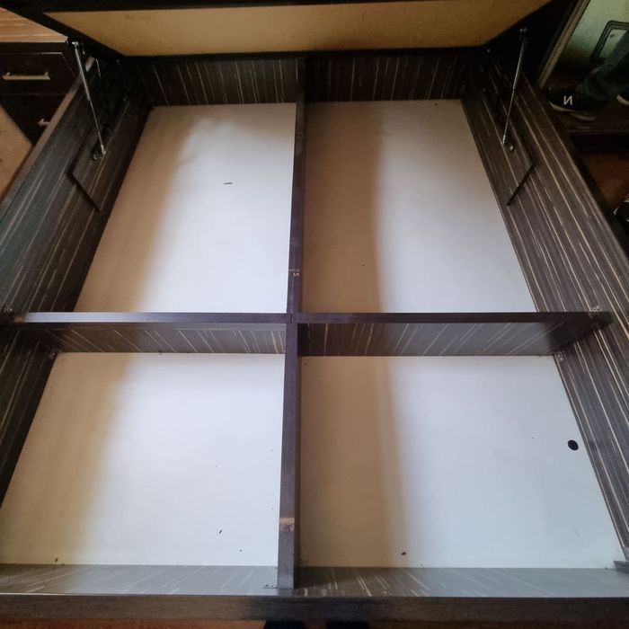 Шкаф купе, кровать, туалетный столик, 2 тумбочки по цене одного