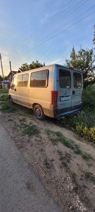 Продавам обурудван бус и машина за подови замазки