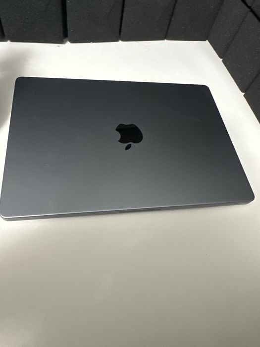 Macbook pro 14 M2 pro 512gb 16gb ram