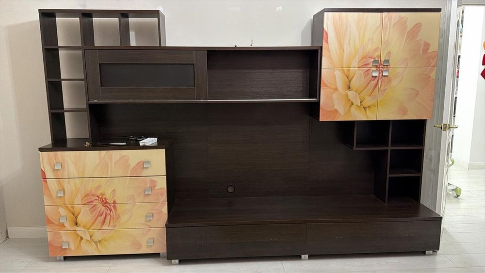 Шкаф большой в зал