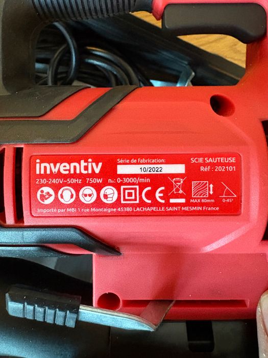 Прободен трион Inventiv 750W с лазер + куфар