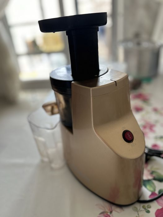 Redmond соковыжималка шнековая