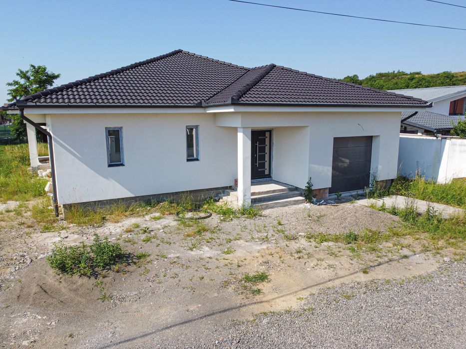 Casă nouă de vânzare