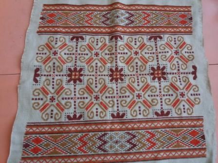 Възглавница българска бродерия на ленена панама