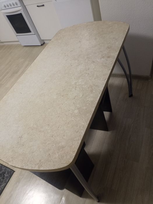 Продам стол 5000