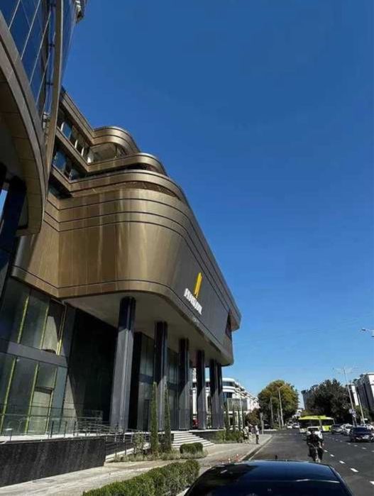 Сдается премиум нежилое помещение В Пирамид Мол 2 этаж 148 квадратных