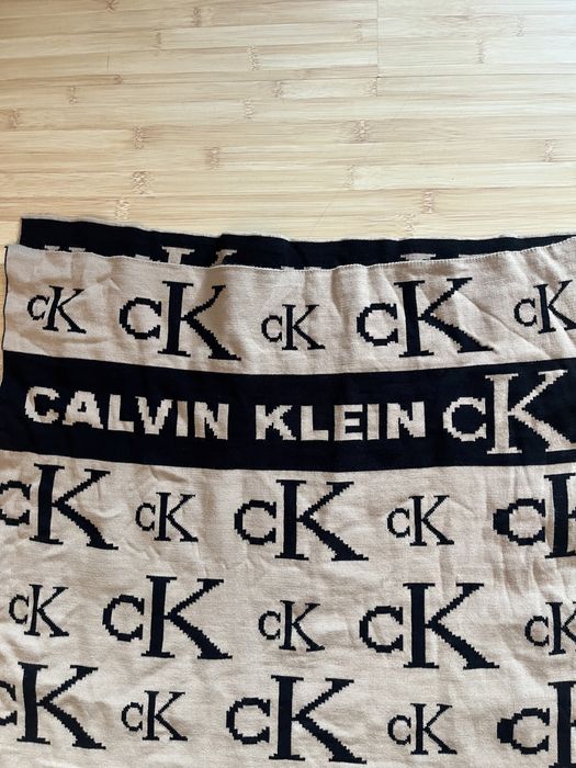 Fular Calvin Klein , autentic , impecabil