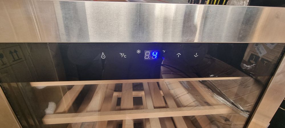 Хладилна витрина Klarstein 95L