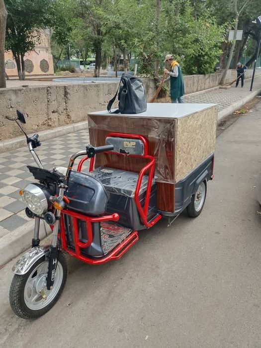 Трёх колёсный скутер полу грузовой грузоподъёмность 300 кг