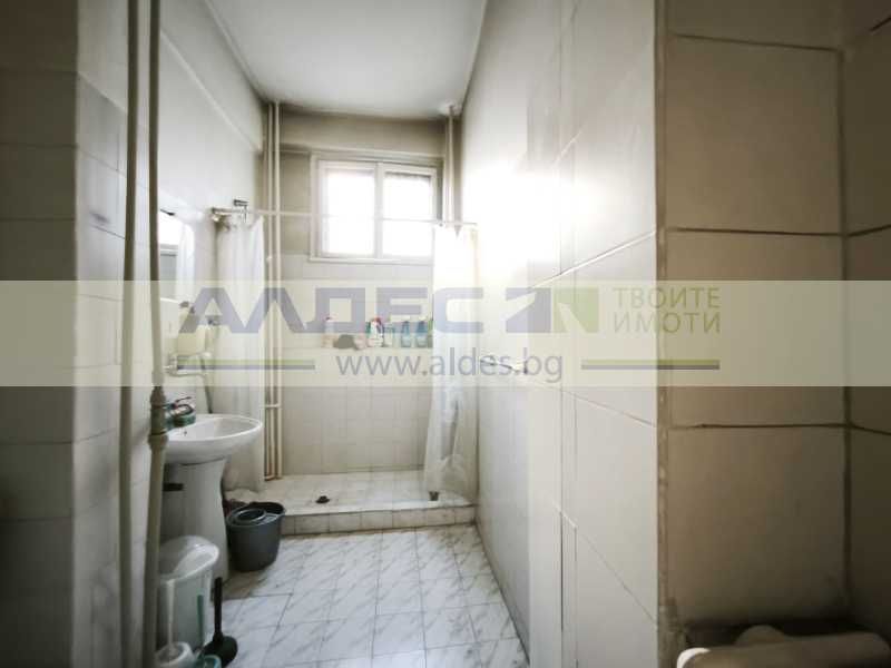 Отдава се тристаен ап. на ул. Славянска!