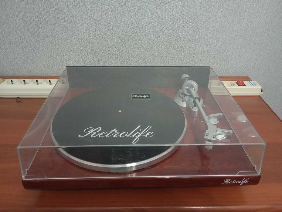 Проигрыватель винил дисков Retrolife HQ-KZ006.