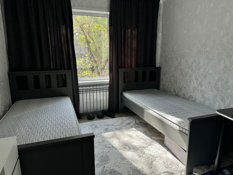 2 кровати IKEA темно-серые с матрасами