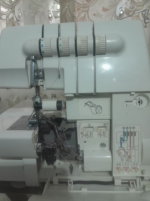 Mașină de surfilat cu 4 fire!