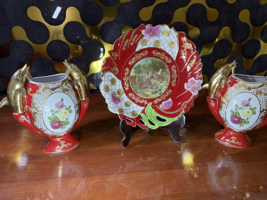 Продаётся две вазыодна болшая торелка