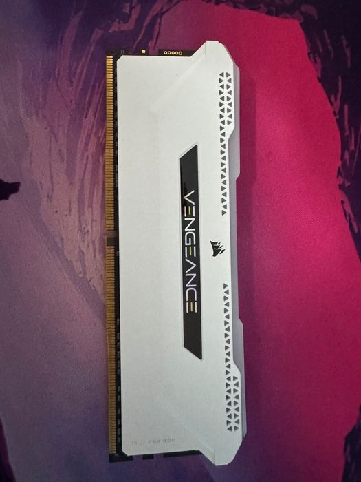 Vând Corsair Vengeance RGB PRO SL 16GB DDR4