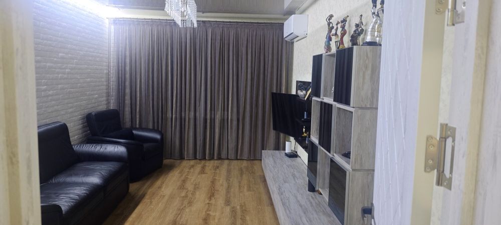 продается 3-комнатная ,второй этаж .