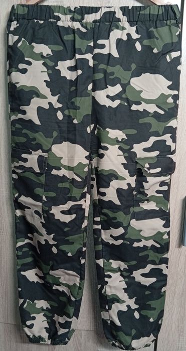 Pantaloni subțiri stil militar