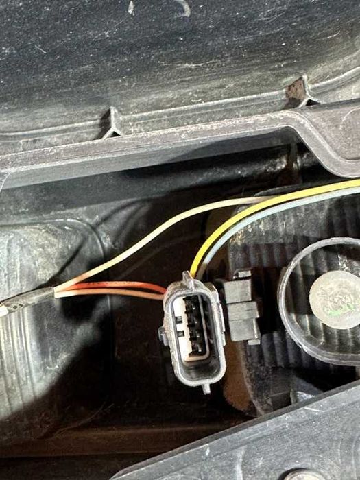 Dezmembrari Stop dreapta RENAULT TRAFIC cod piesa 265A14210r