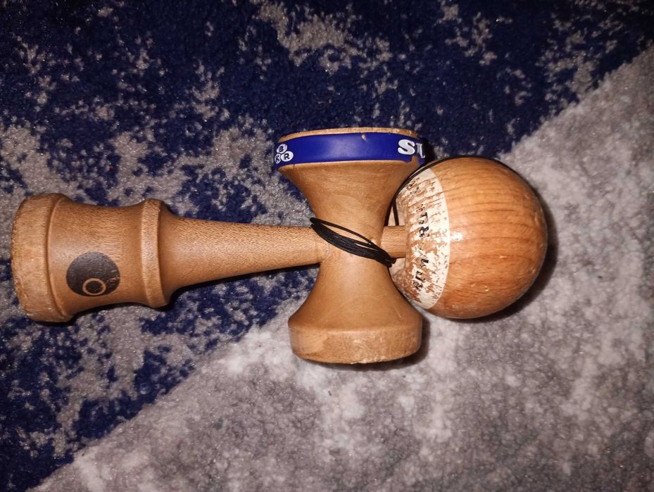 Vând kendama 100 lei