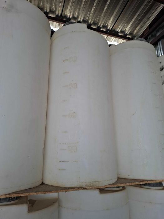 Емкость дозирования 80 л.