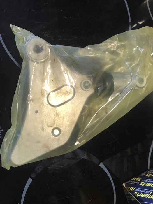 Обтягаща ролка и ремък Тойота