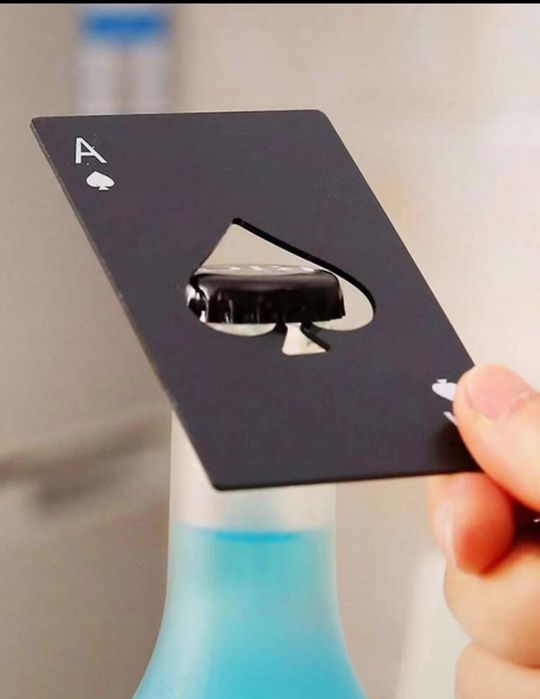 Deschizător de sticle din metal, in forma de carte de joc