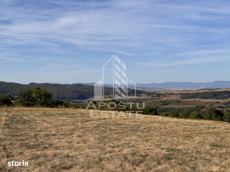 Teren de 50.000mp, priveliste panoramica spre munte si lac, Hunedoara