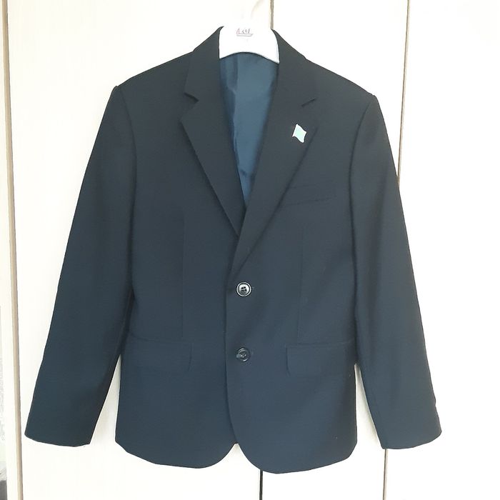 Школьная одежда для мальчика: брюки, рубашки, пиджак, жилет