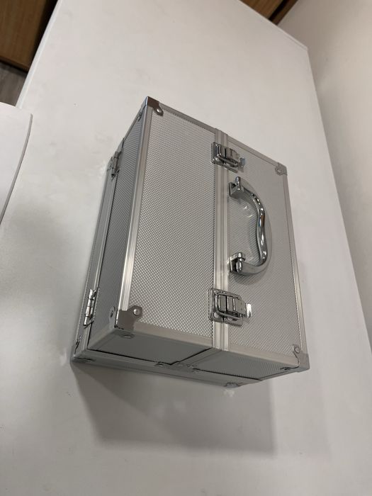 Cutie cosmetice din aluminiu