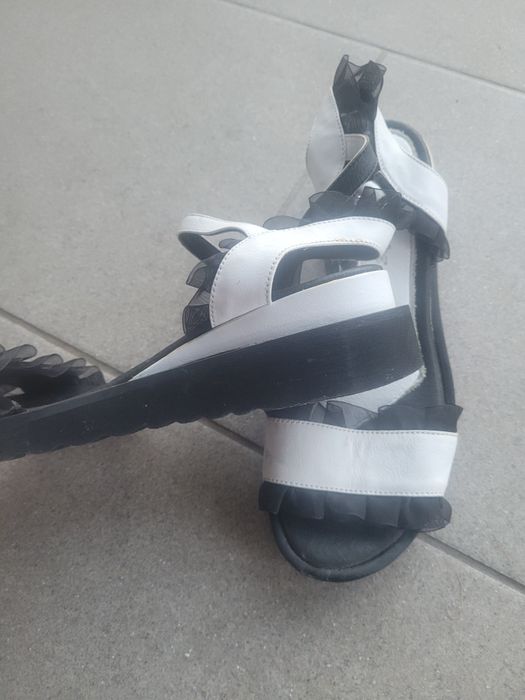 Дамски сандали и чехли